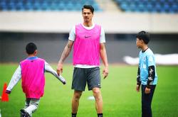 xingkong sports-纽卡斯尔训练开放日，集结日防线松动引欢呼，法甲在即，阵容厚度经受考验的简单介绍-xingkong sports